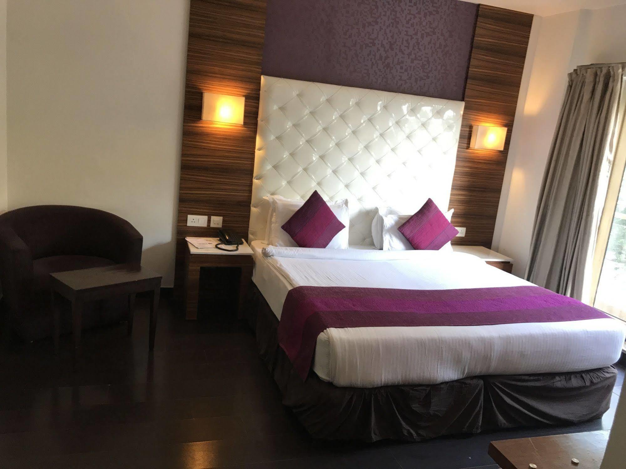 Hotel Ivory 32 Neu-Delhi Exterior foto