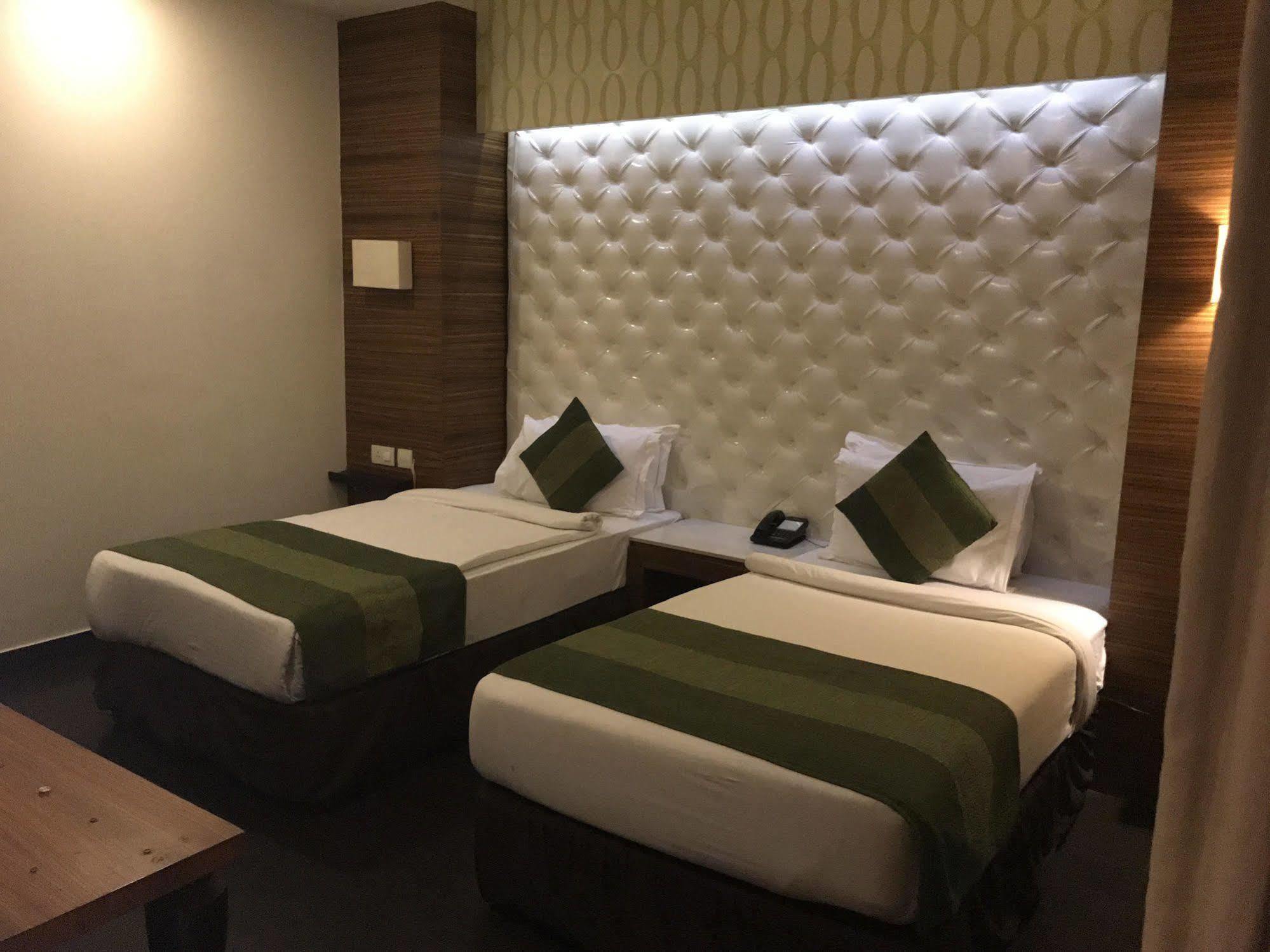 Hotel Ivory 32 Neu-Delhi Exterior foto